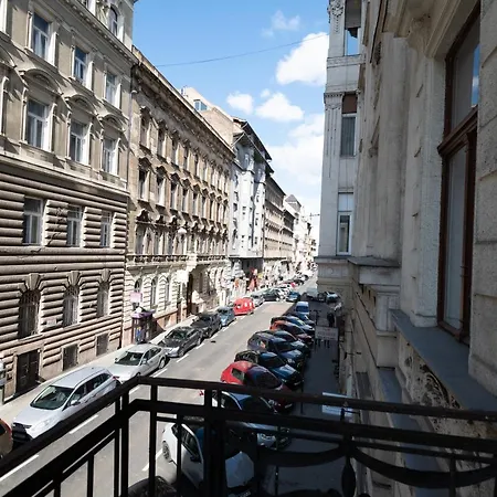 Standard By Hi5 - West End Center * Budapesta