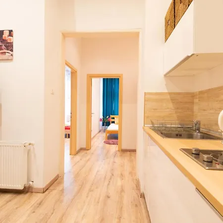Standard By Hi5 - West End Center Budapest