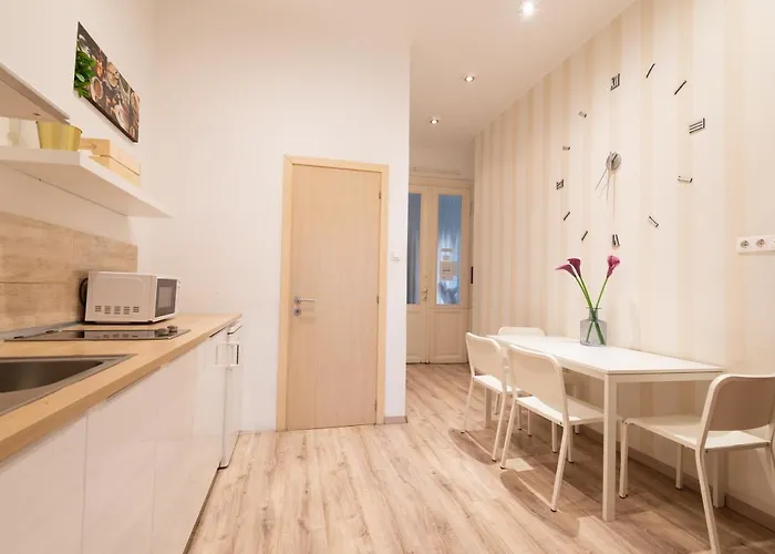 Standard By Hi5 - West End Center *