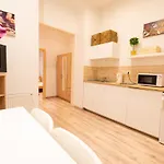 Standard By Hi5 - West End Center Lejlighed *