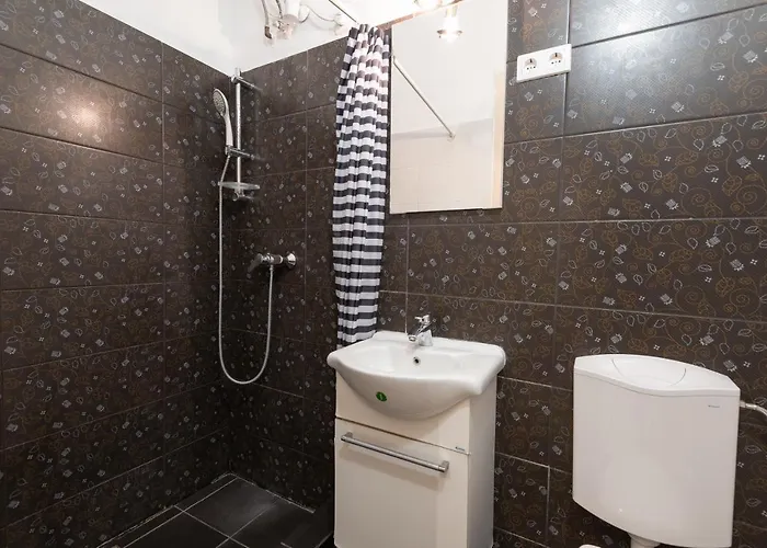 Standard By Hi5 - West End Center